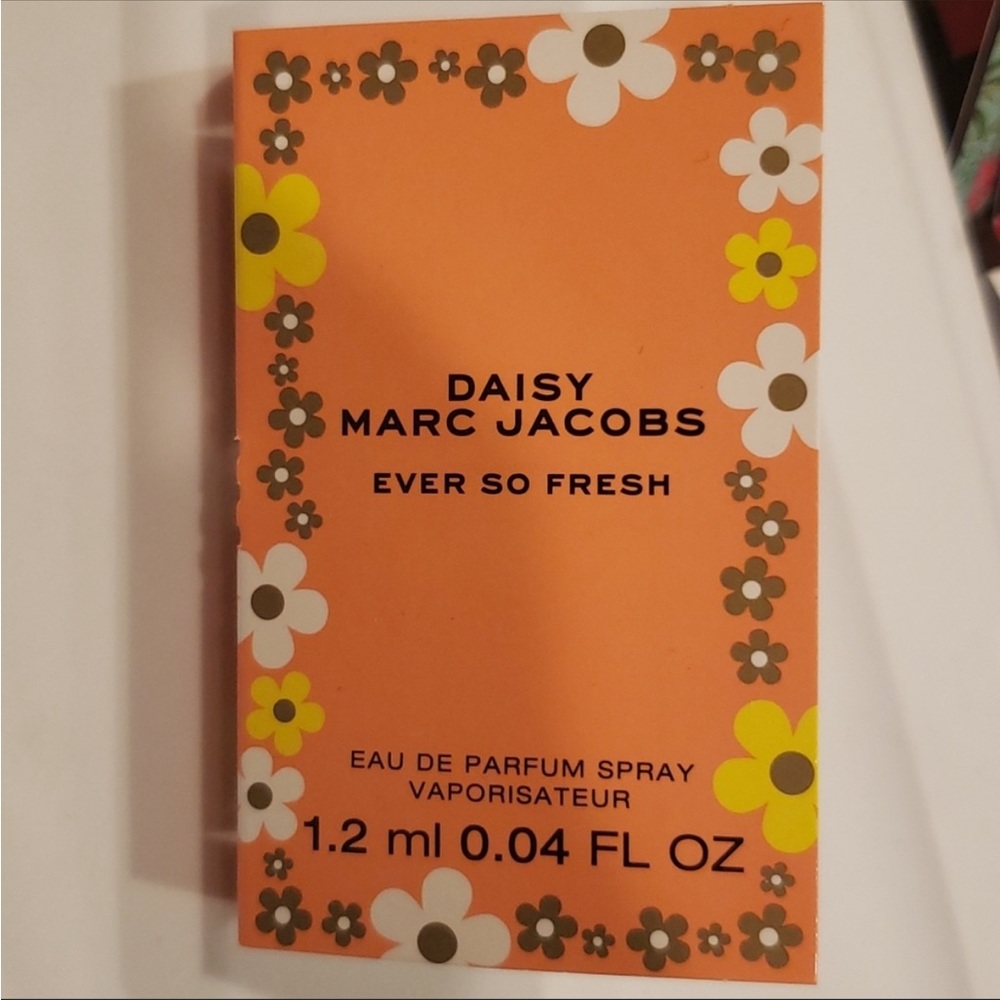 4/$15 Marc jacobs Daisy ever so fresh sample